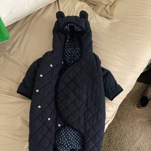 Cute navy snow suit.
